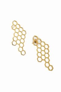 Anillo Panal Clásico. Baño de oro y diseño ajustable para uso tradicional o medio dedo. Una joya geométrica que fusiona estilo, luz y naturaleza.