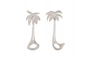 Aretes Palmeritas en chapa de oro. Un diseño de geometría orgánica inspirado en la resiliencia y frescura natural.