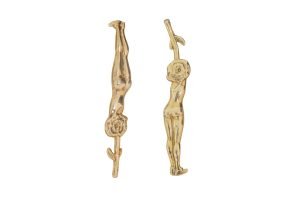 Aretes Mujercita Flor. Joya de autor que celebra el florecimiento femenino y la conexión con la naturaleza.
